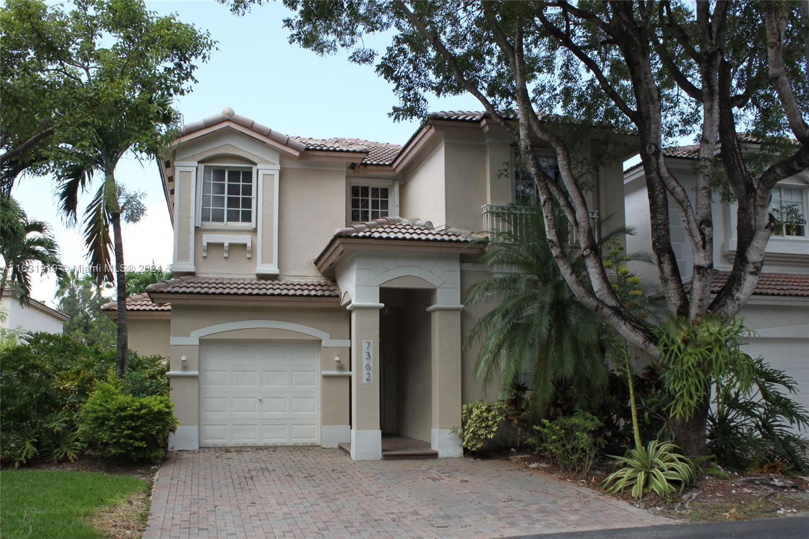 Real estate property located at 7362 112th Ct, Miami-Dade, DORAL ISLES MARTINIQUE, Doral, FL