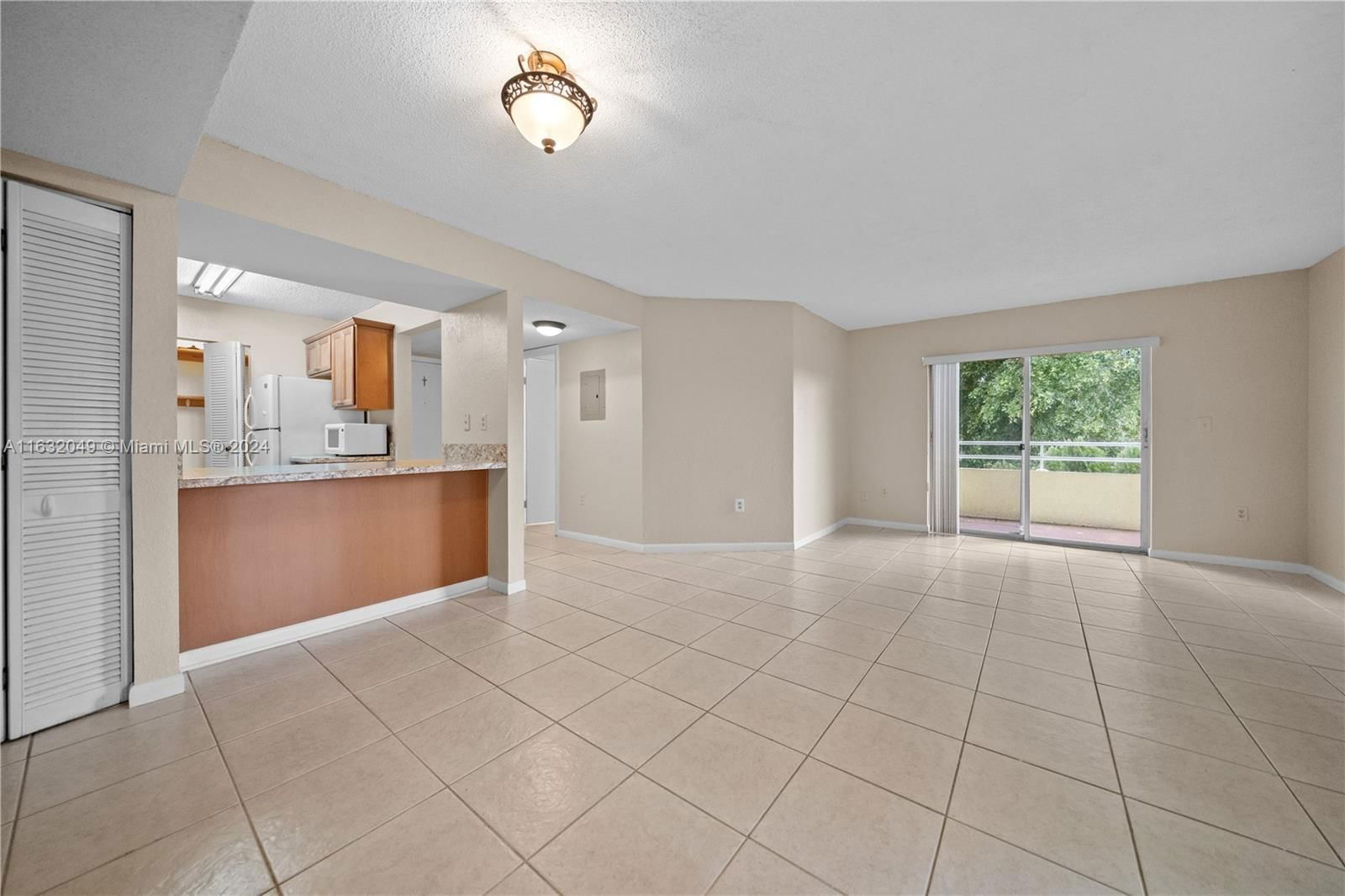 Real estate property located at 10765 108th Ave #207, Miami-Dade, PALM COVE COND, Miami, FL