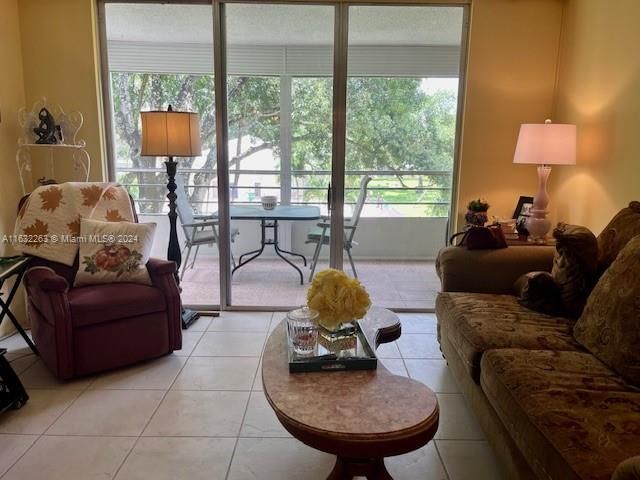 Real estate property located at 2901 48th Ave #368, Broward, CYPRESS CHASE CONDO NO 2, Lauderdale Lakes, FL