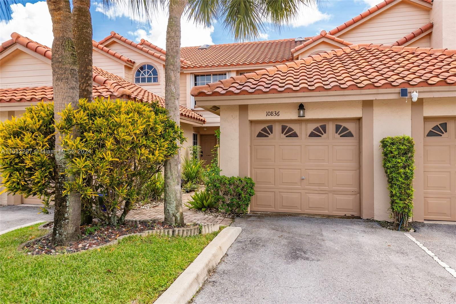 Real estate property located at 10836 Cypress Glen Dr, Broward, CYPRESS GLEN TOWNHOMES CO, Coral Springs, FL