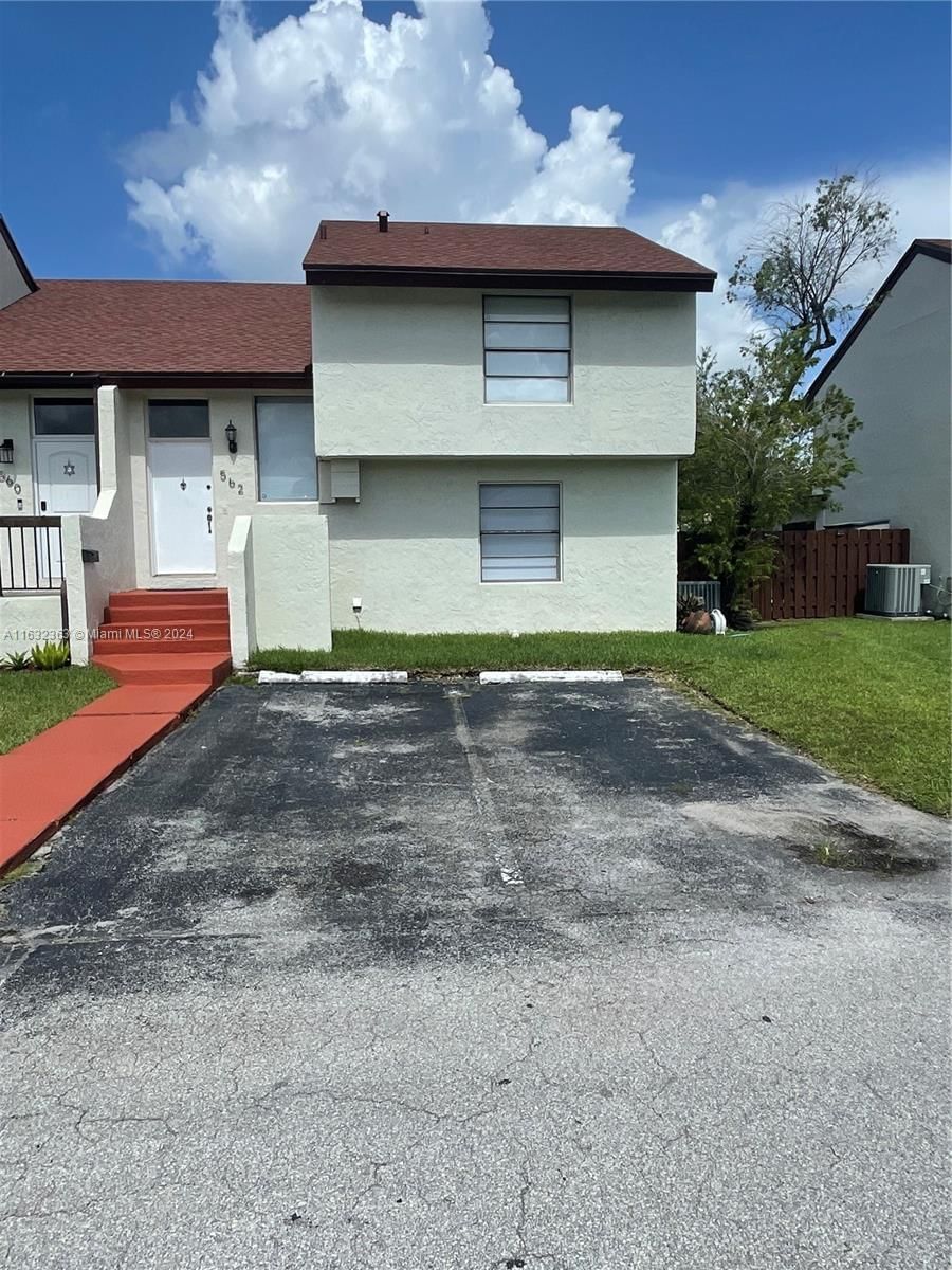 Real estate property located at 562 98th Ct #562, Miami-Dade, EAST WIND LAKE VILLAGE, Miami, FL