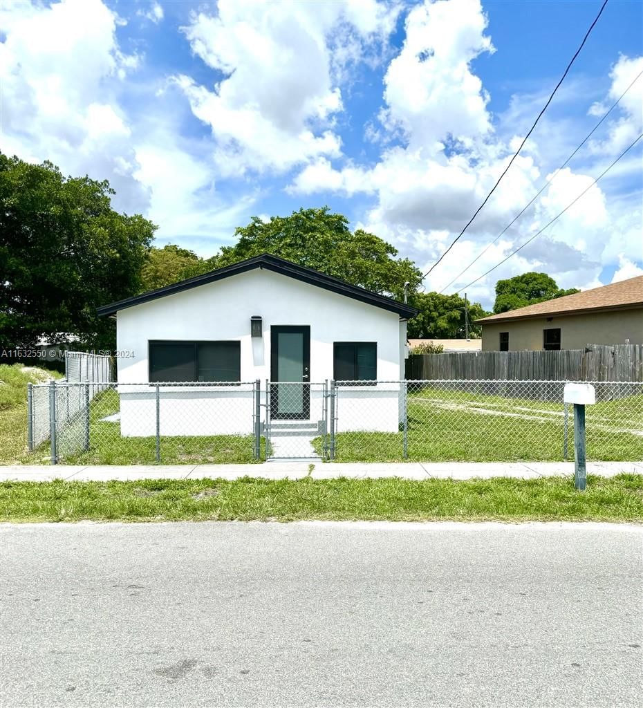 Real estate property located at 237 7th Ave, Broward, TOWN OF MODELO (DANIA) B-, Dania Beach, FL