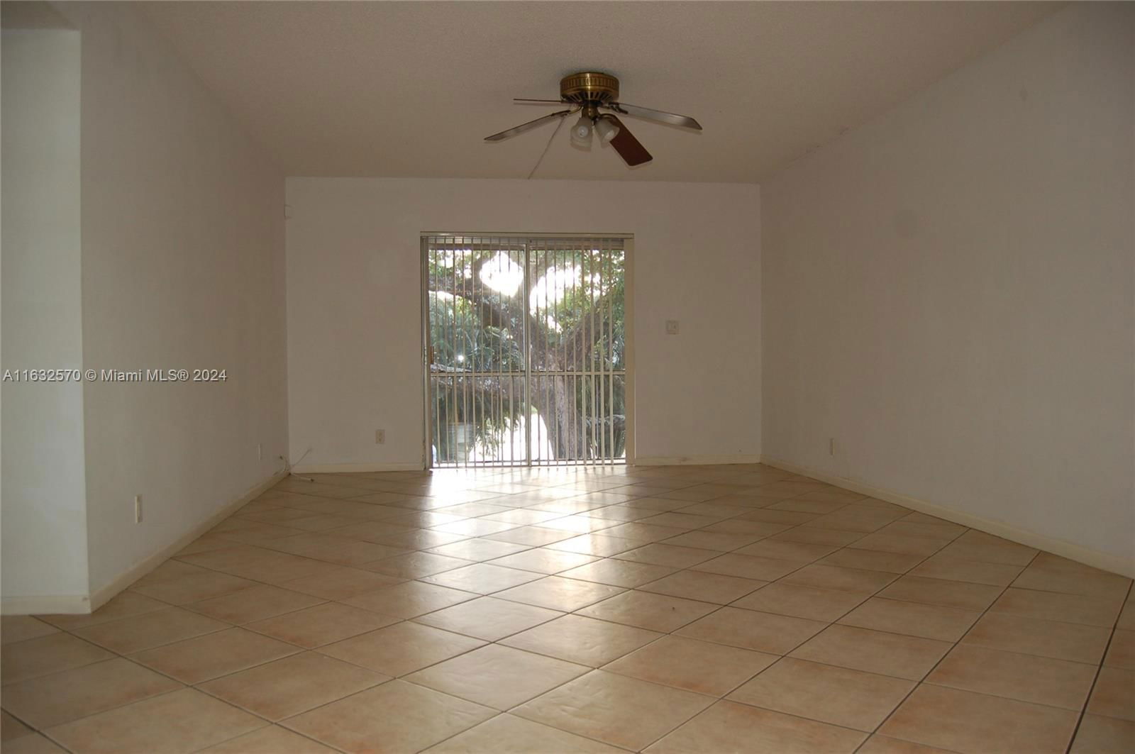 Real estate property located at 8524 Old Country Mnr #107, Broward, ALPINE WOODS VILLA NO I C, Davie, FL