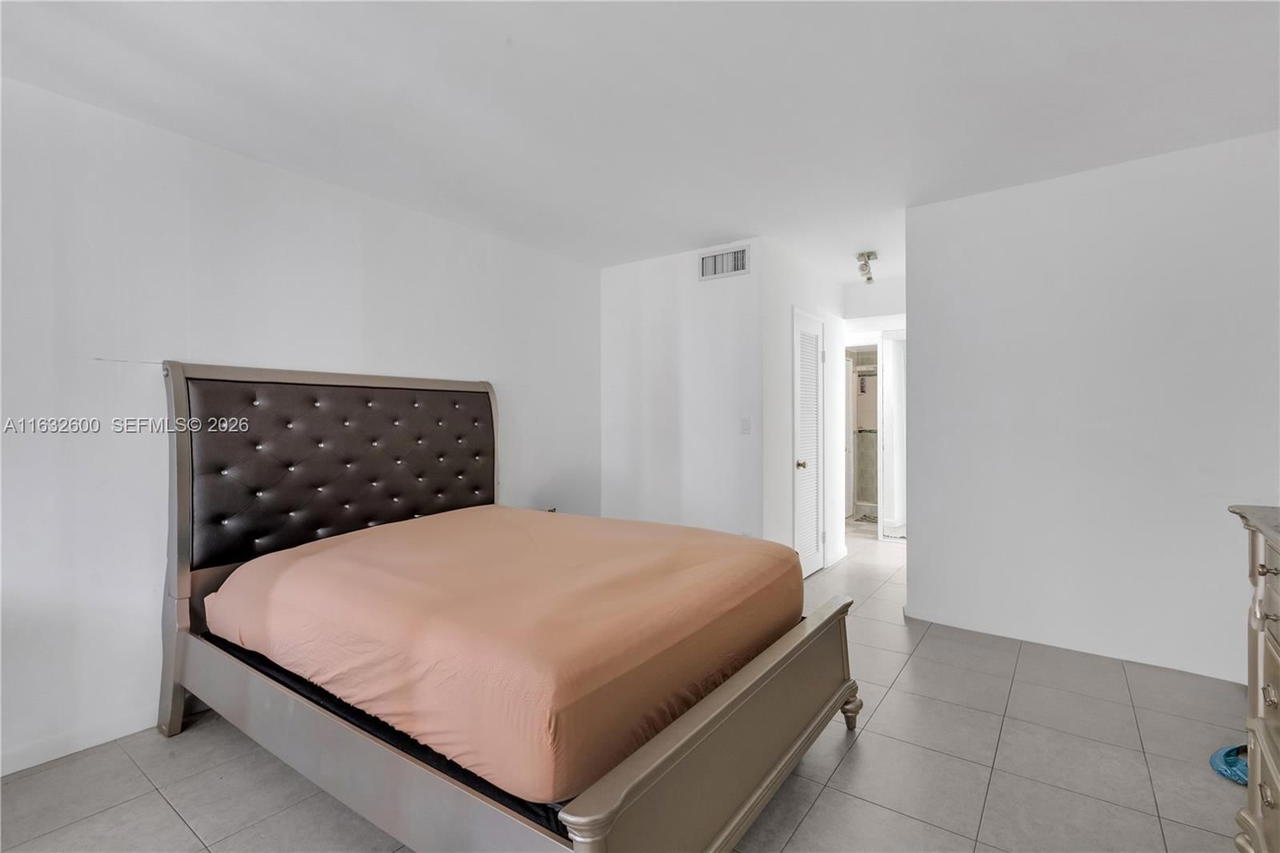 Real estate property located at 1351 Miami Gardens Dr #722E, Miami-dade, Buckley Towers Condo - Ea, Miami, FL