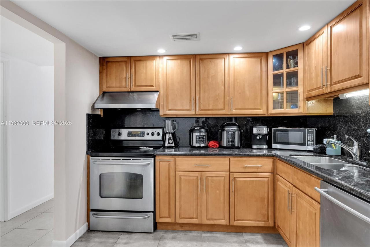 Real estate property located at 1351 Miami Gardens Dr #722E, Miami-dade, Buckley Towers Condo - Ea, Miami, FL
