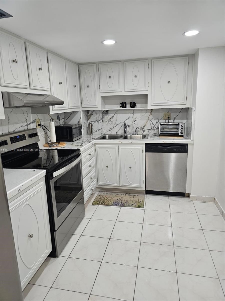 Real estate property located at 10850 Kendall Dr #407, Miami-Dade, KENDALL GATE CONDO, Miami, FL