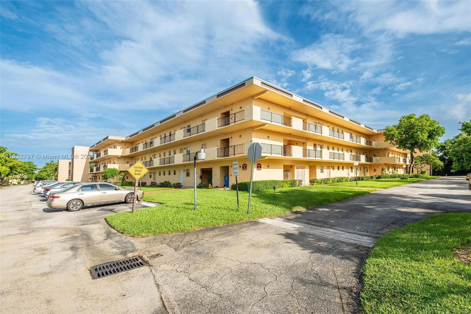 Real estate property located at 201 Berkley Rd #212, Broward, ASHBURY HOUSE EAST, Hollywood, FL