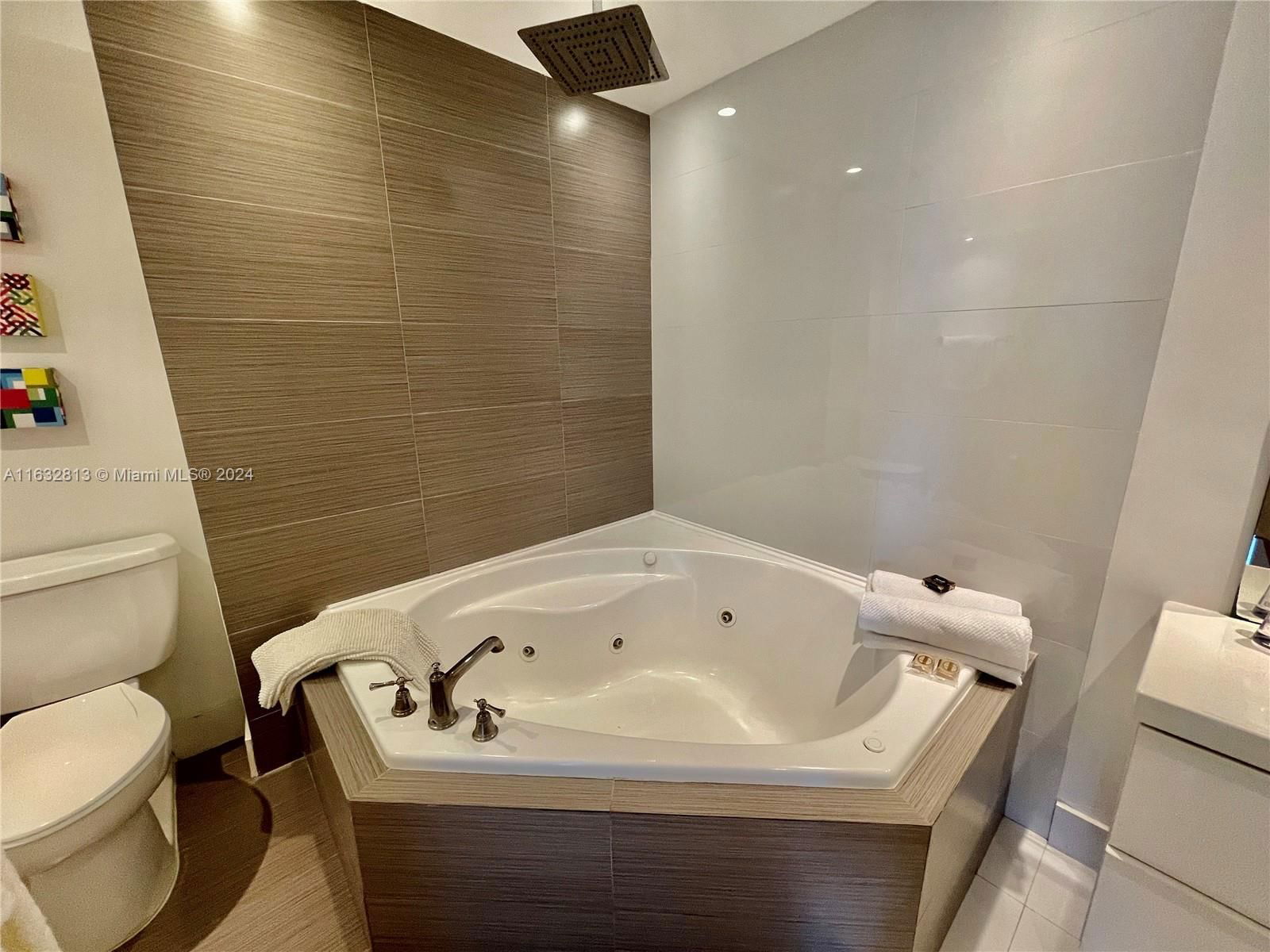 Real estate property located at 5161 Collins Ave #1718, Miami-dade, Seacoast 5151 Condo, Miami Beach, FL