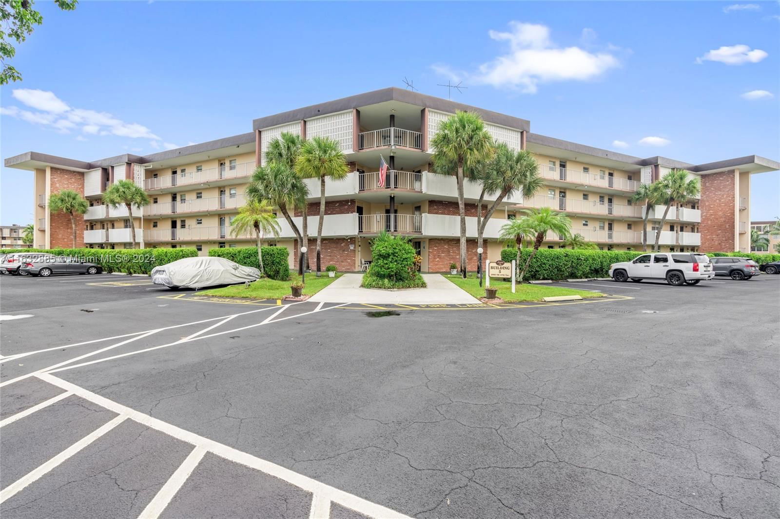 Real estate property located at 2900 47th Ter #303B, Broward, LAUDERDALE OAKS CONDO III, Lauderdale Lakes, FL