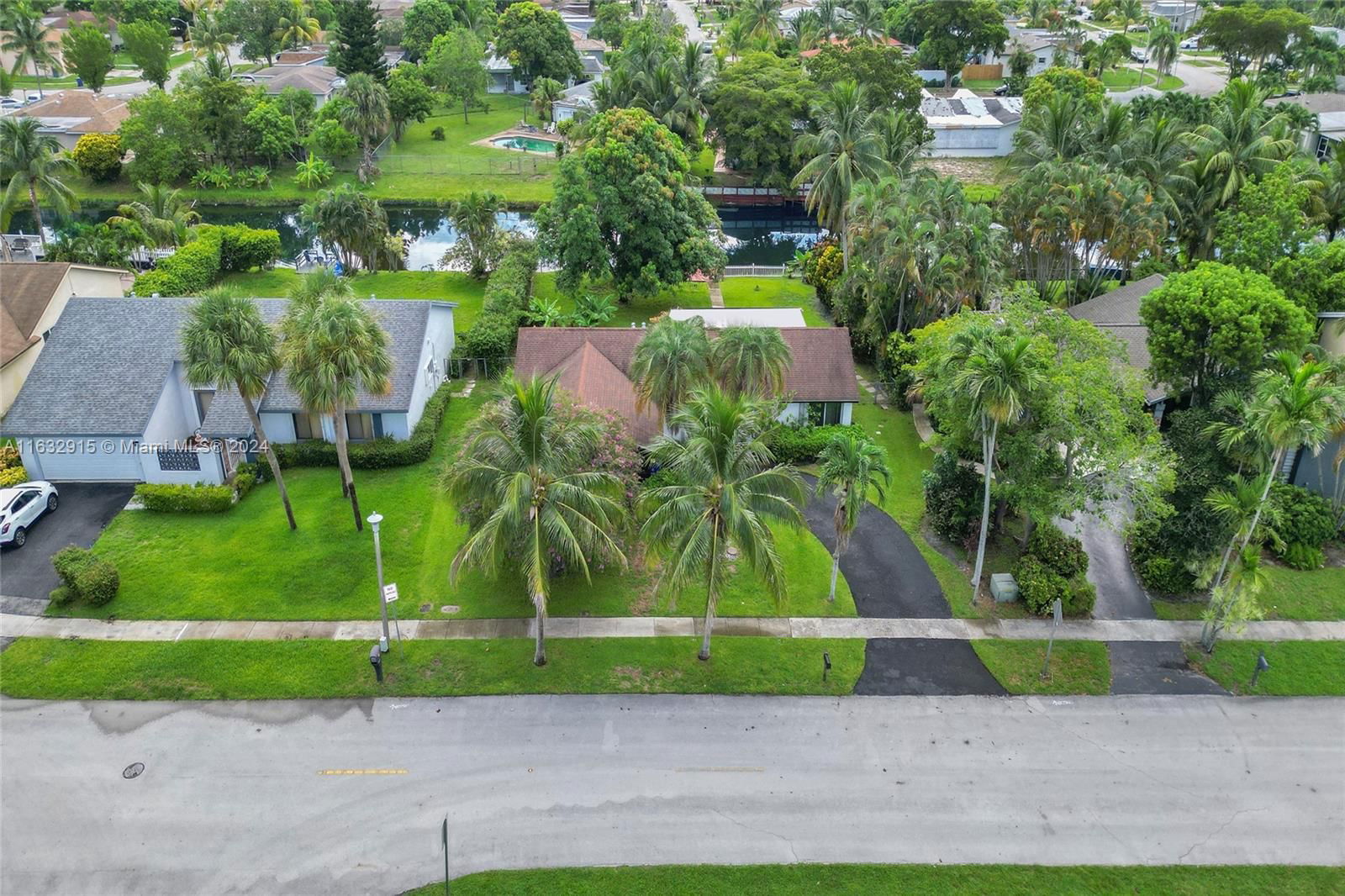 Real estate property located at 890 55th Ave, Broward County, HERITAGE PINES, Margate, FL