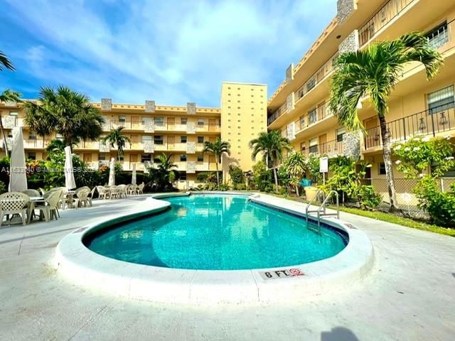 Real estate property located at 2145 Pierce St #122, Broward, WARRENTON HOUSE CONDO, Hollywood, FL