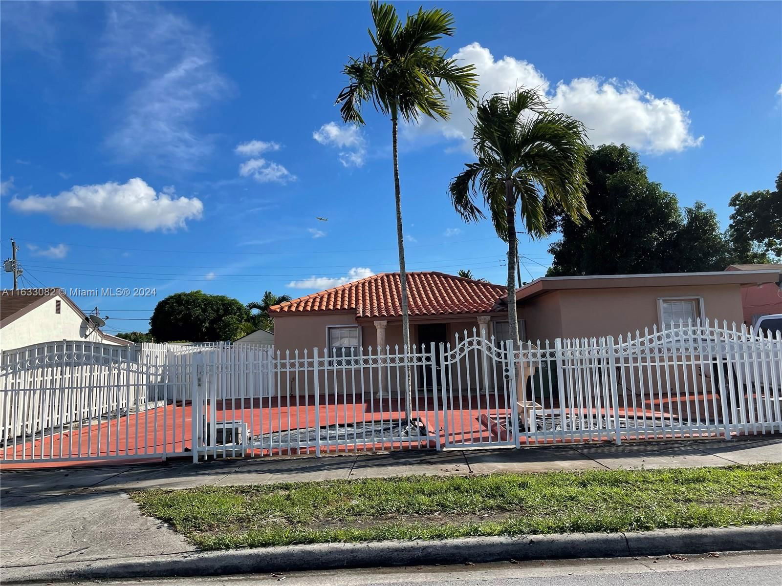 Real estate property located at 740 4th St, Miami-Dade, ESSEX VILLAGE, Hialeah, FL