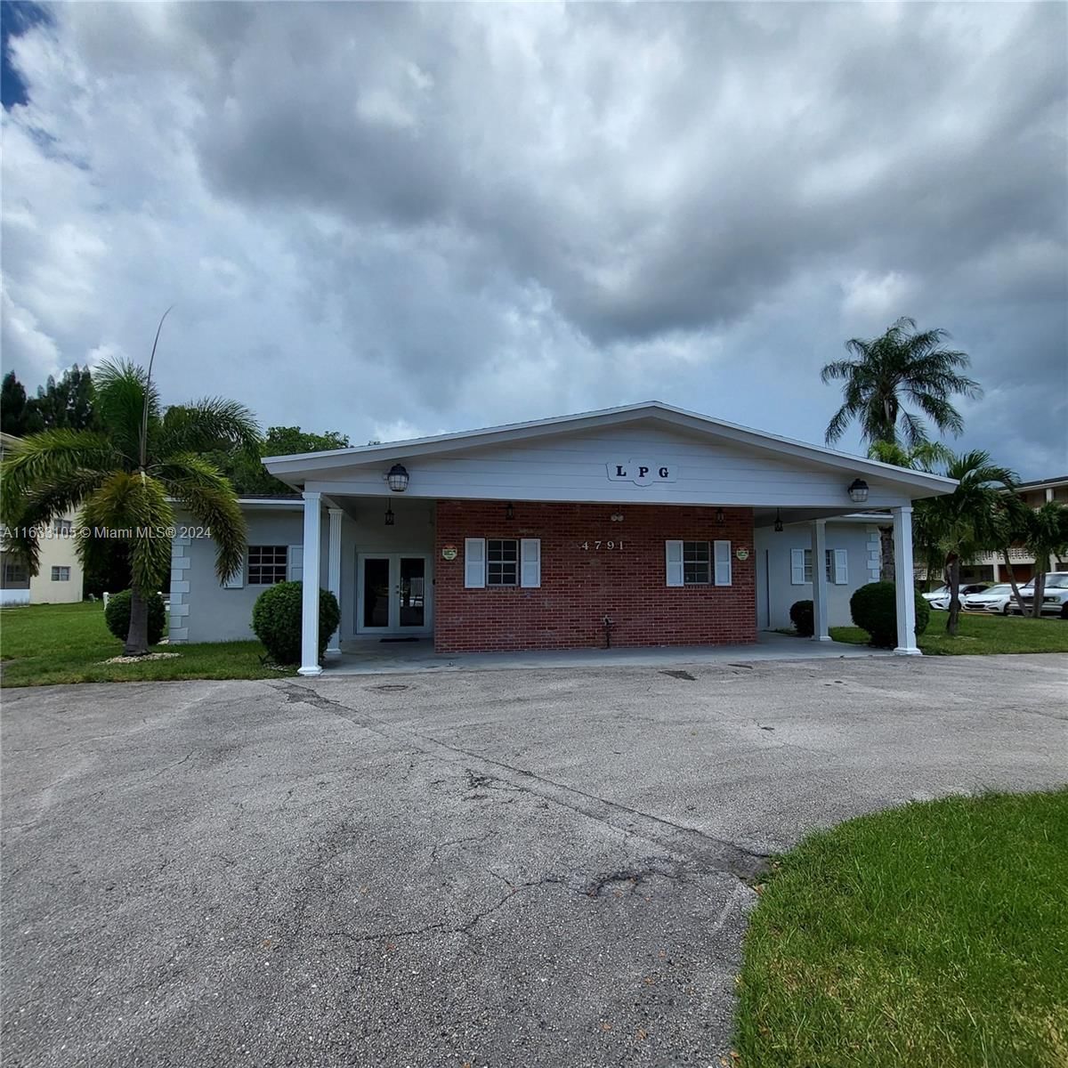 Real estate property located at 4740 10th Ct #210, Broward, Lake Park Gardens 7 Inc C, Plantation, FL