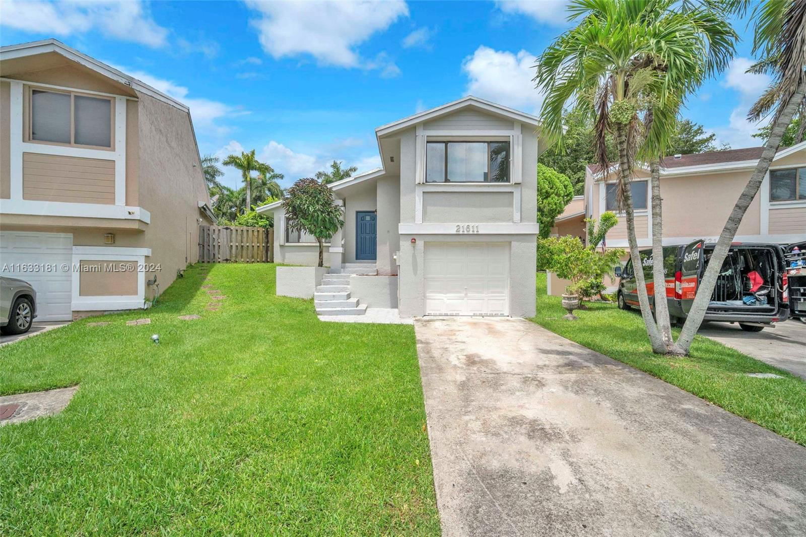 Real estate property located at 21611 98th Pl, Miami-Dade, LAKES BY THE BAY SEC 1, Cutler Bay, FL