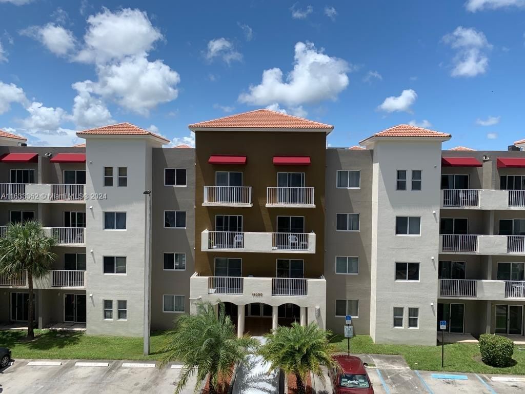 Real estate property located at 11060 196th St #214, Miami-Dade, PARADISE POINTE CONDO, Cutler Bay, FL