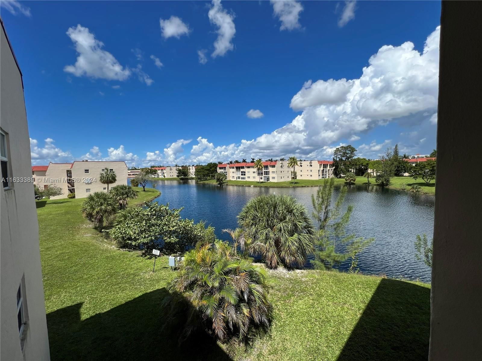 Real estate property located at 3001 Sunrise Lakes Dr #303, Broward, SUNRISE LAKES 19 CONDO, Sunrise, FL