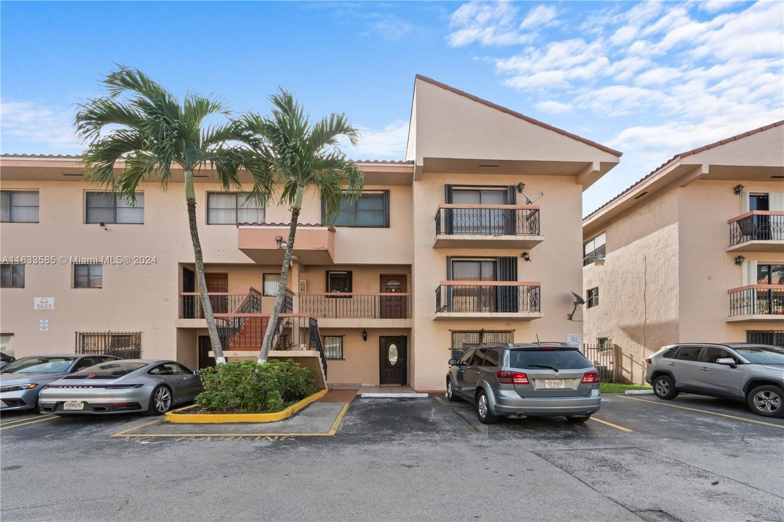 Real estate property located at 5625 26th Ct #202, Miami-Dade, VISTA ALEGRE TOWNHOMES CO, Hialeah, FL