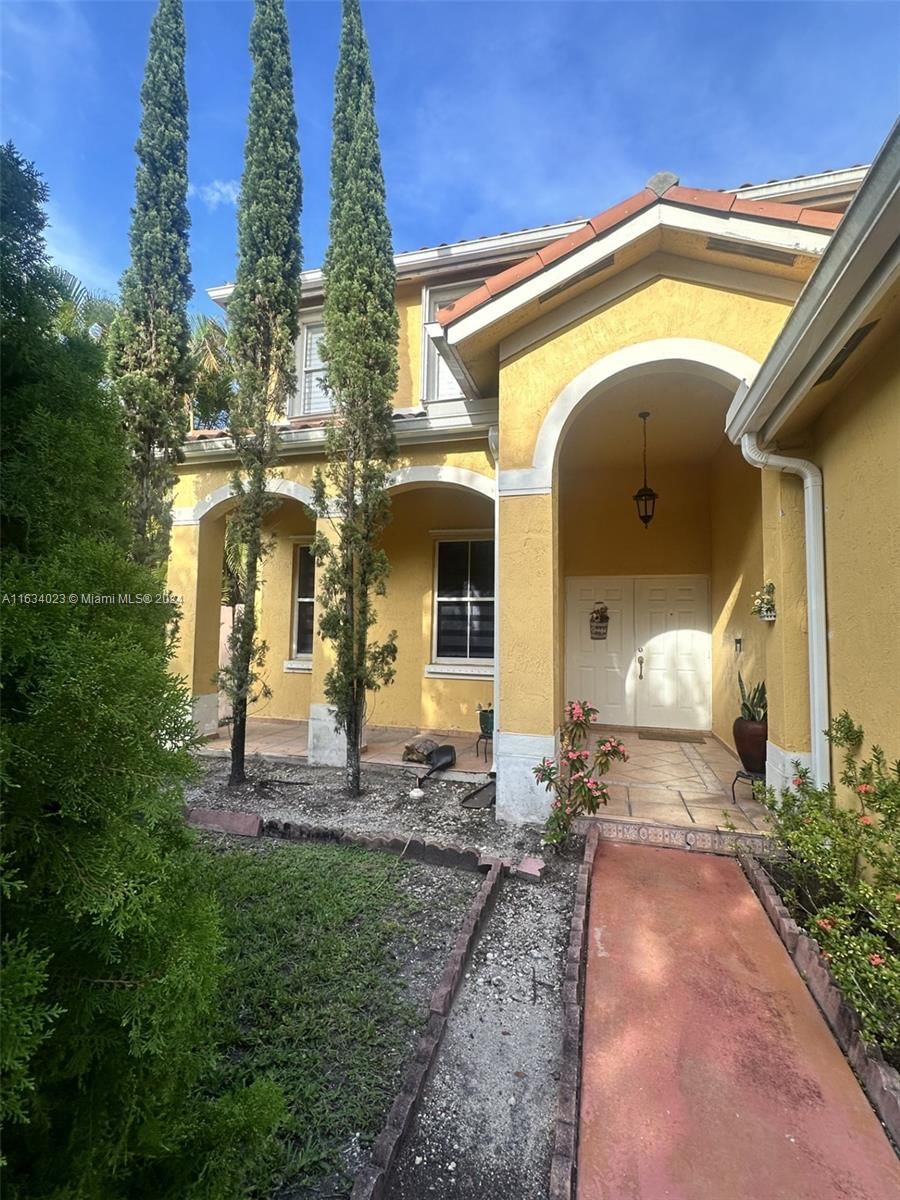 Real estate property located at 6121 157th Pl, Miami-Dade, DEER CREEK SUB, Miami, FL