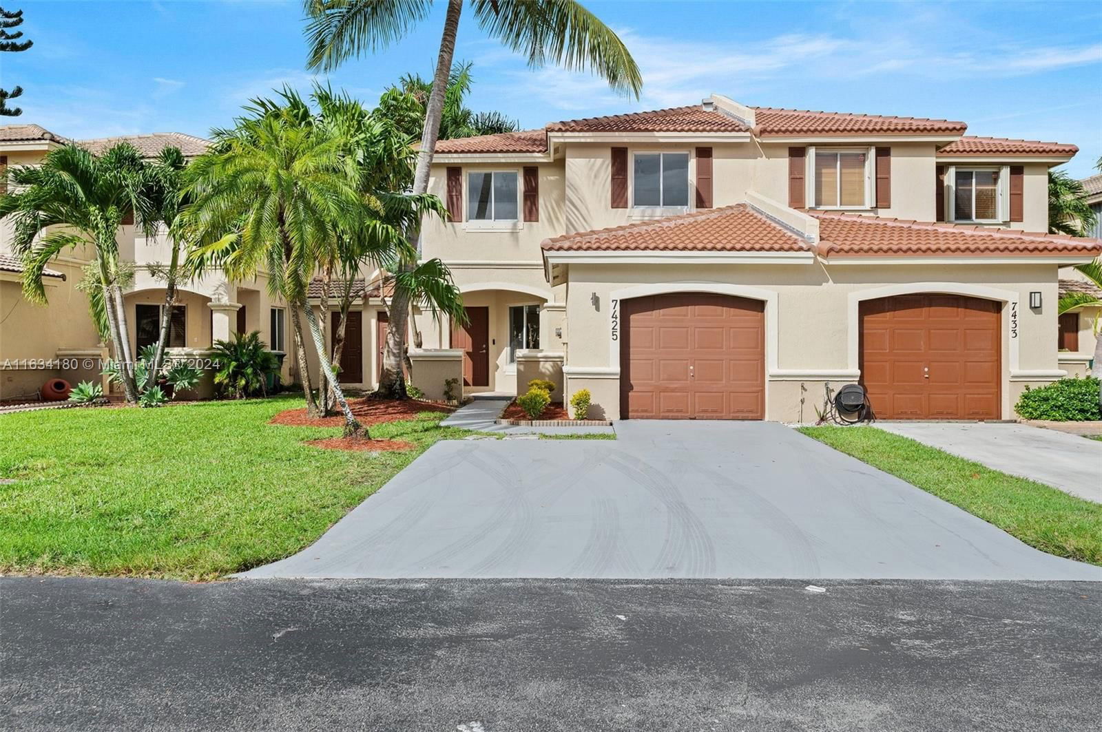 Real estate property located at 7425 164th Ct, Miami-Dade, CONTINENTAL HOMES TOWNHOU, Miami, FL