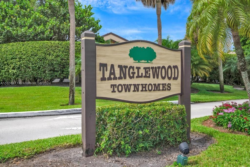 Real estate property located at 211 97th Ave, Broward, TANGLEWOOD TOWNHOMES, Pembroke Pines, FL