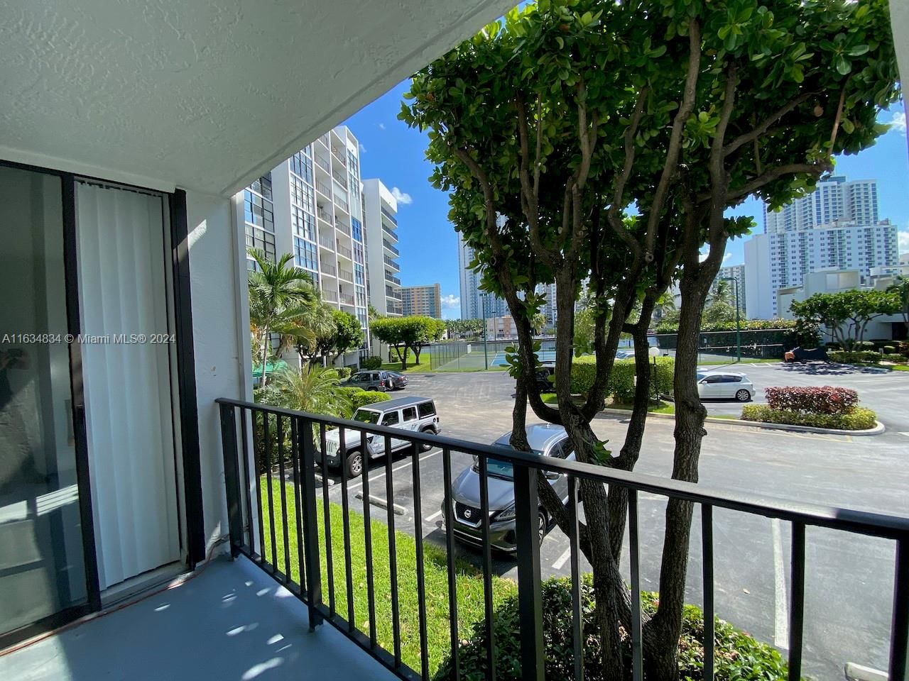 Real estate property located at 1000 Parkview Dr #224, Broward, OCEANVIEW PARK CONDO, Hallandale Beach, FL