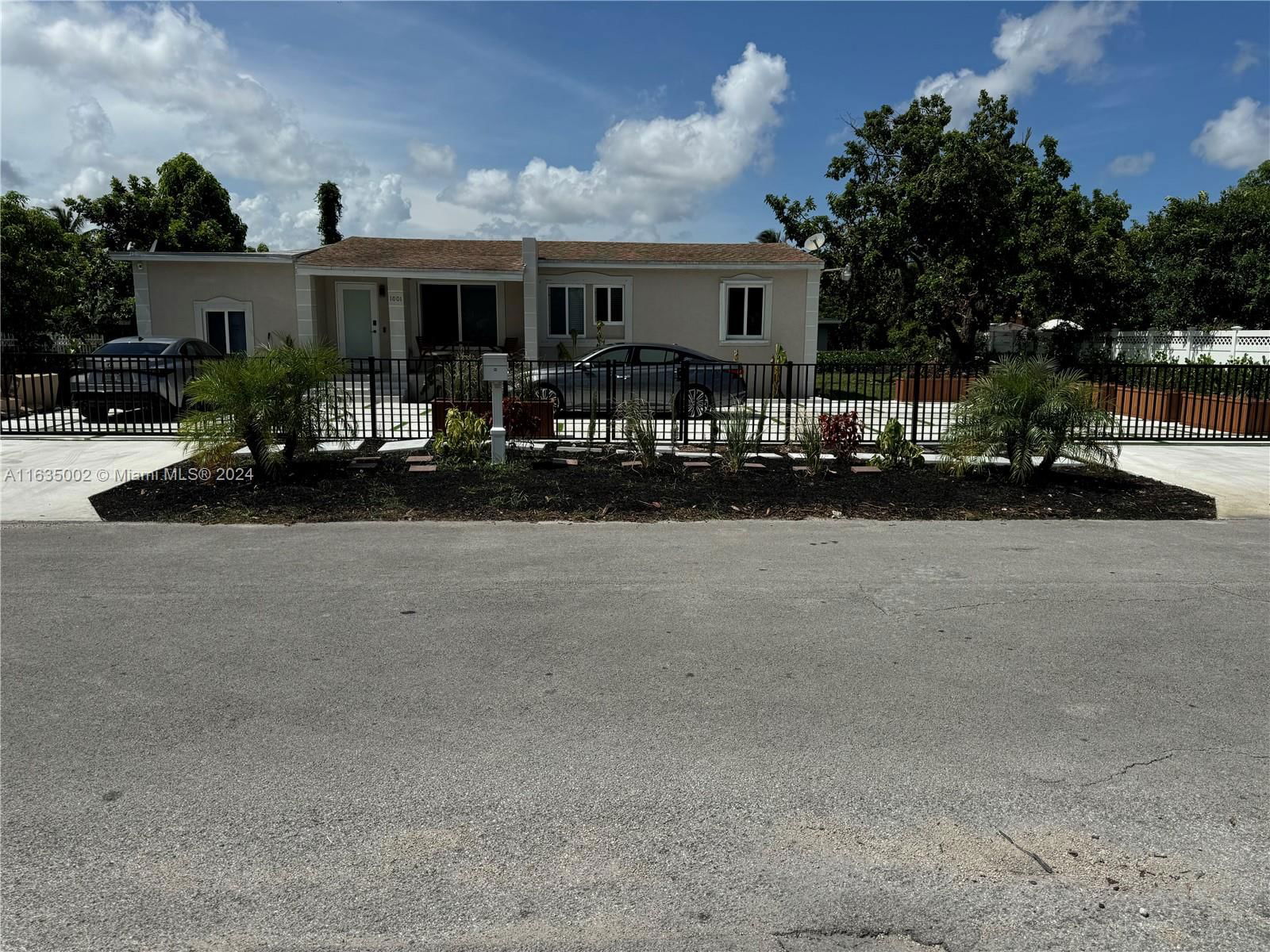 Real estate property located at 1001 148th St, Miami-Dade, BISCAYNE GARDENS SEC F PT, Miami, FL