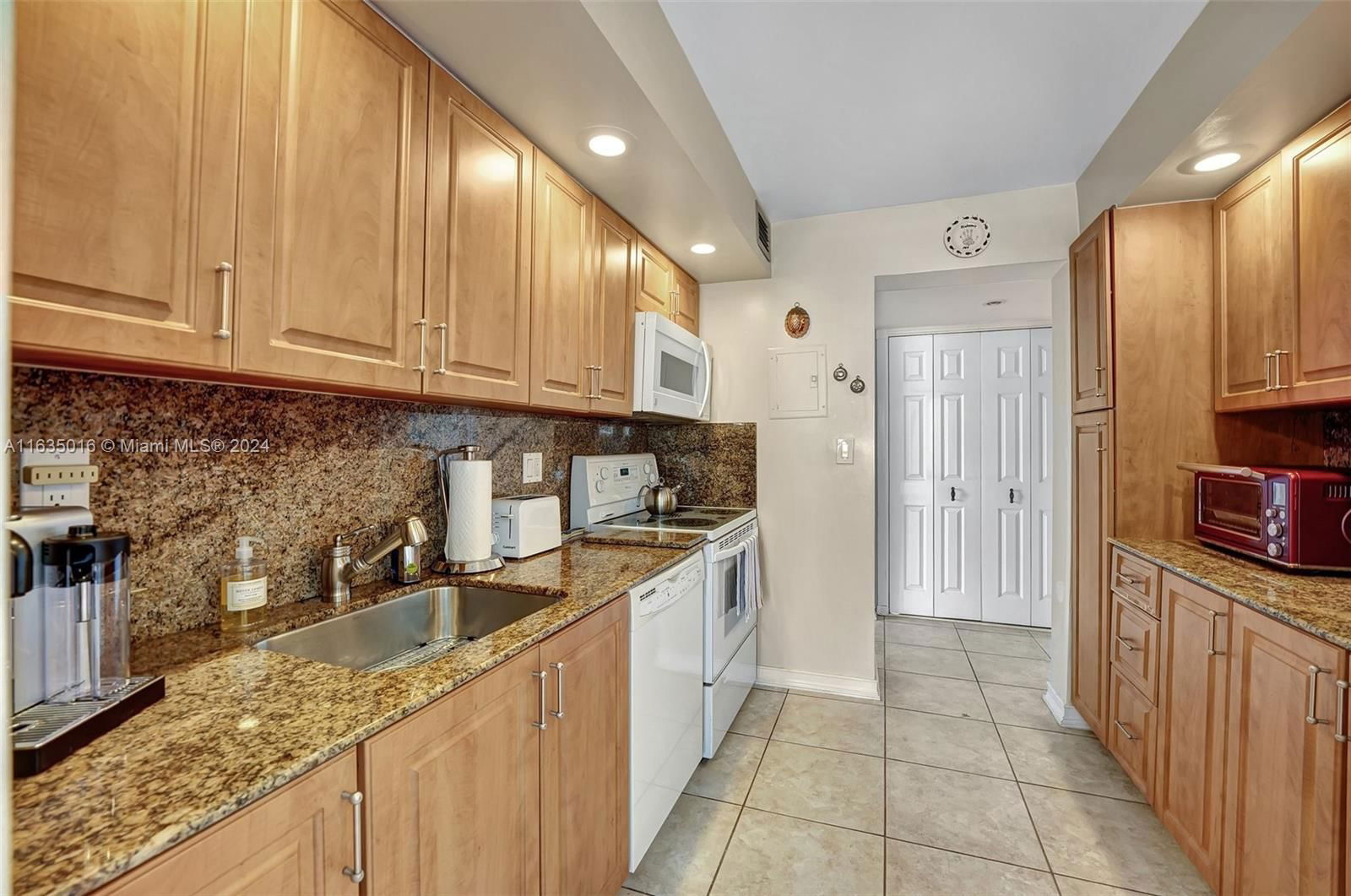 Real estate property located at 3113 Ocean Dr #906, Broward, Ashleigh House Condo, Hallandale Beach, FL
