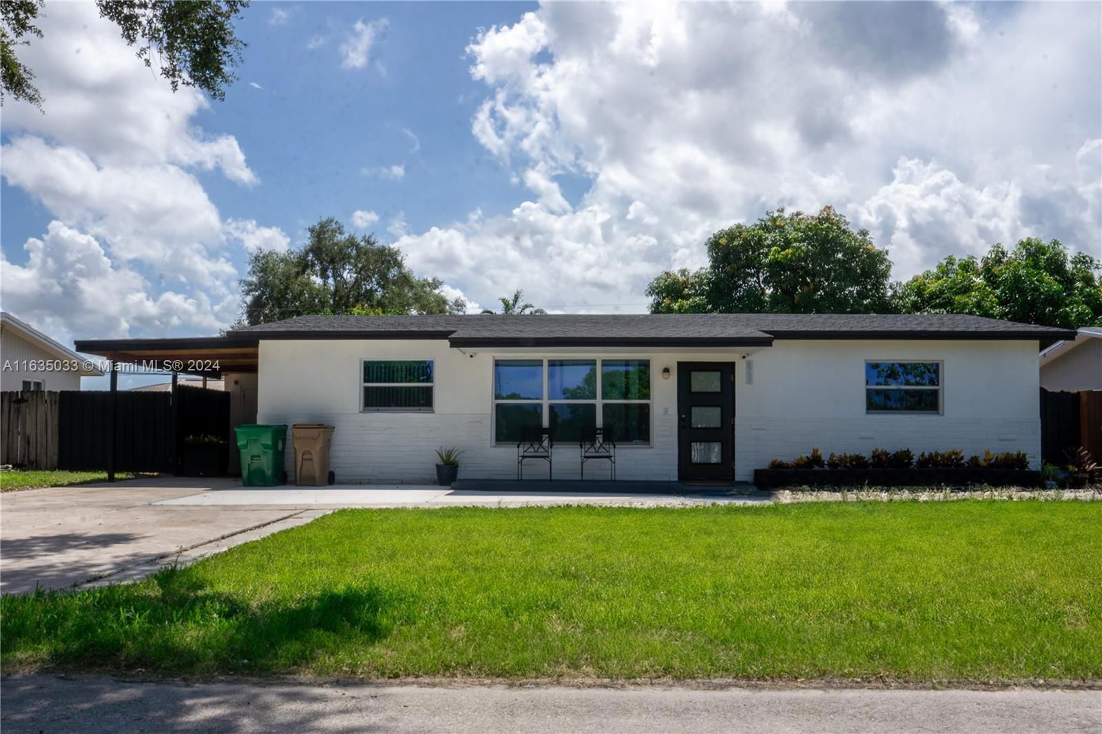 Real estate property located at 5731 53rd Ter, Broward, SILVER LAKE, Davie, FL