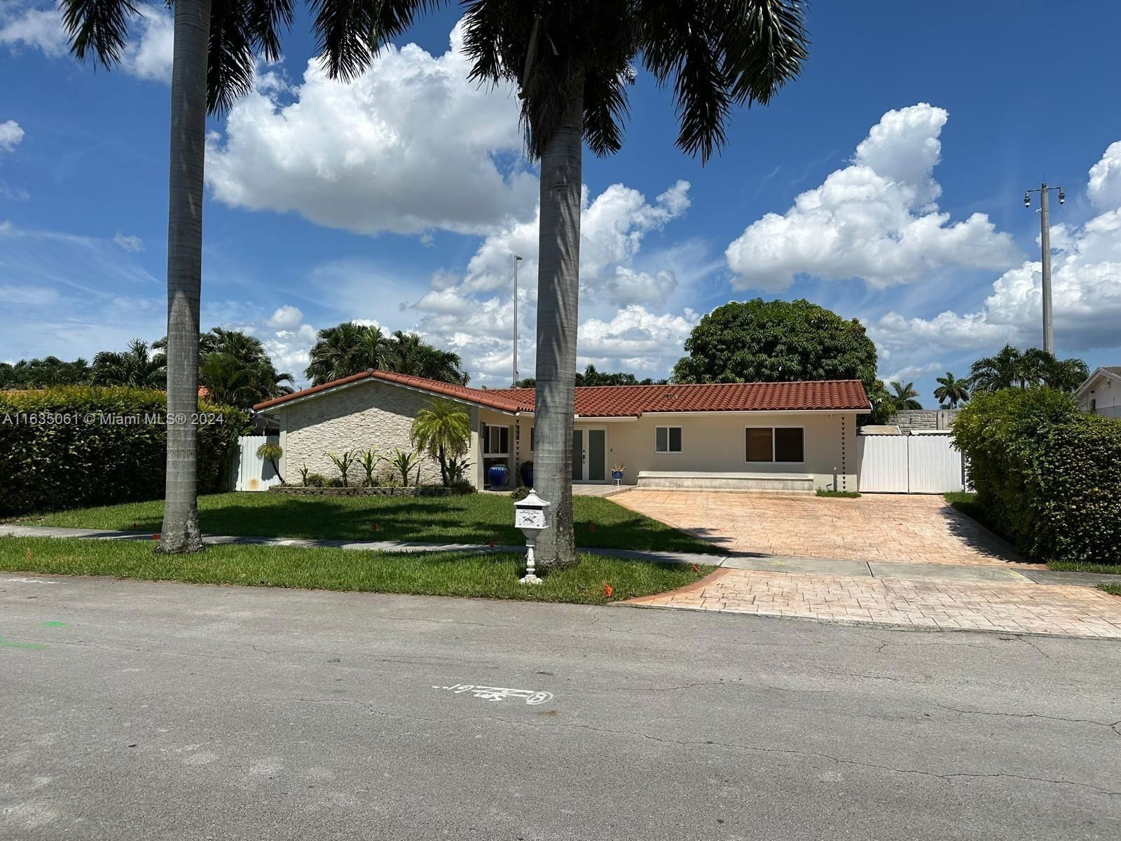 Real estate property located at 3211 117th Ct, Miami-Dade, SOUTHERN ESTATES 14TH ADD, Miami, FL