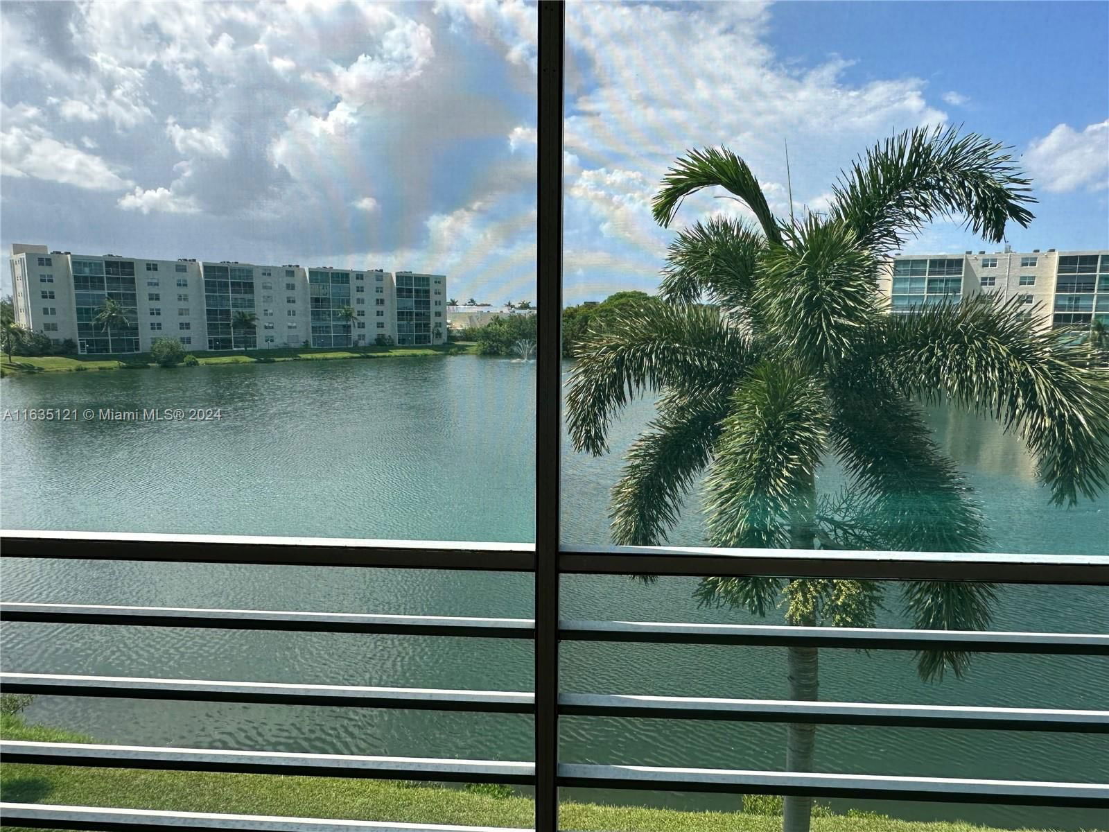 Real estate property located at 131 3rd Ave #301, Broward, MEADOWBROOK LAKES VIEW CO, Dania Beach, FL