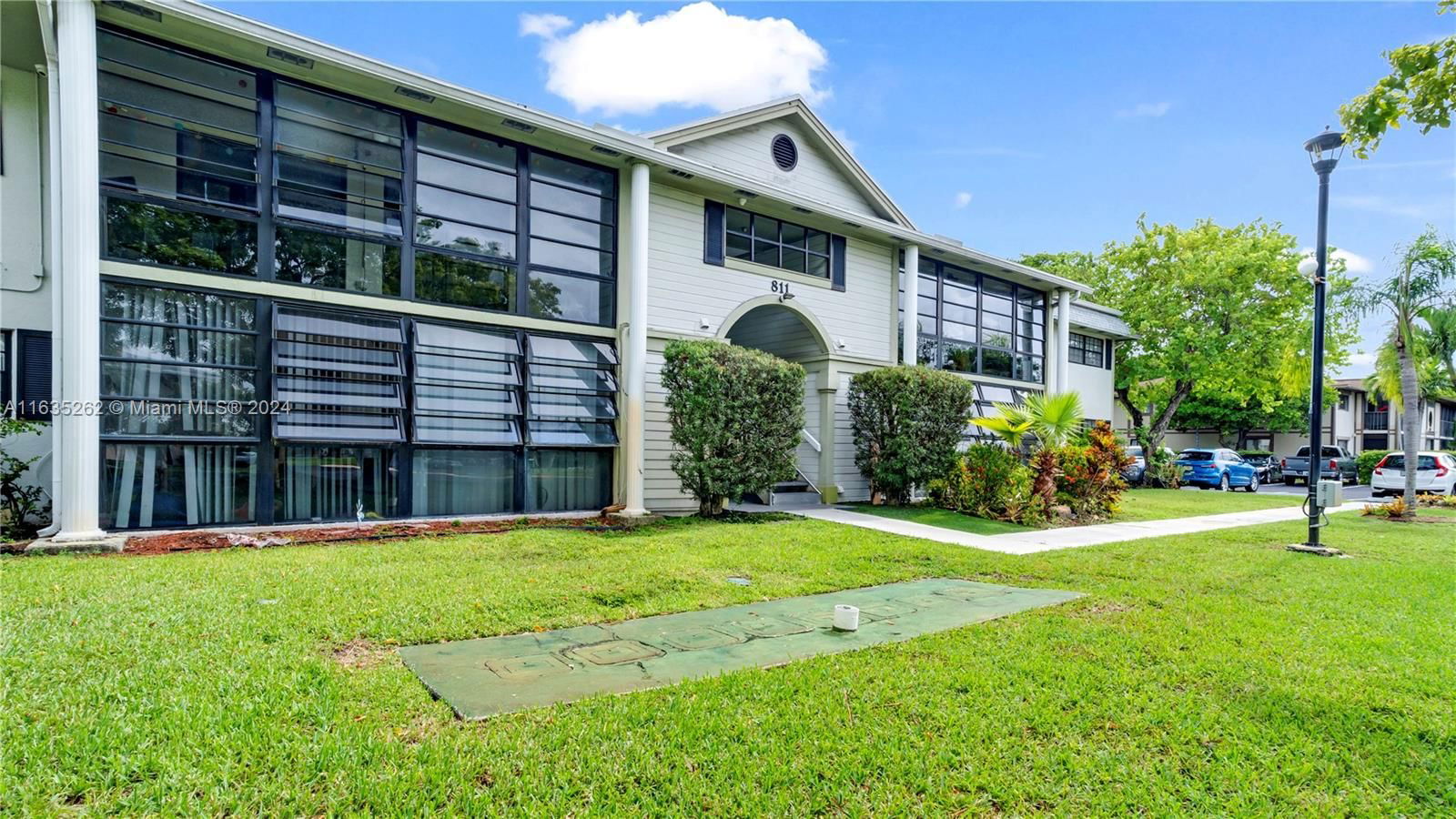 Real estate property located at 811 199th St #207-33, Miami-Dade, CARMEL AT CALIFORNIA CL C, Miami, FL