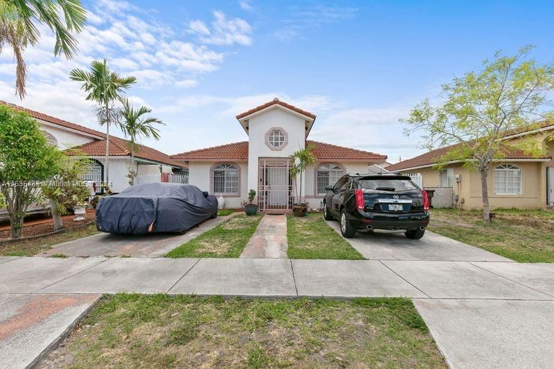 Real estate property located at 7582 34th Ct, Miami-Dade, BELLA CASA POINT, Hialeah, FL