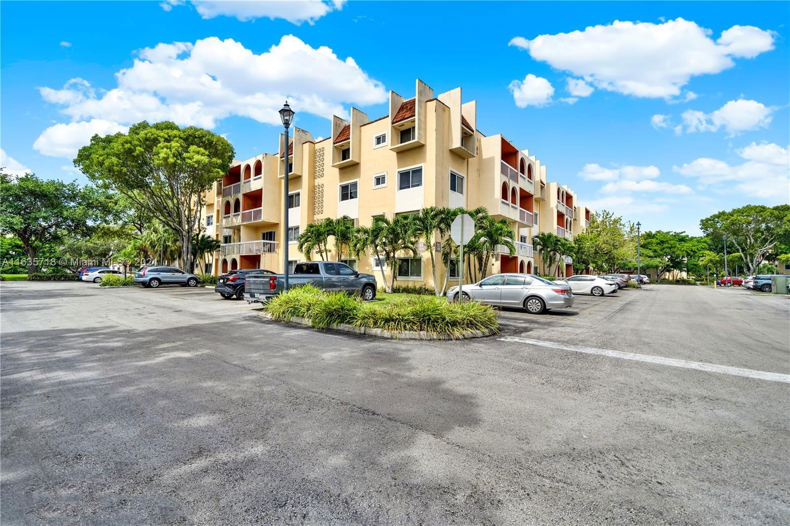 Real estate property located at 7805 Camino Real H102, Miami-Dade, VILLAGE OF KINGS CREEK CO, Miami, FL