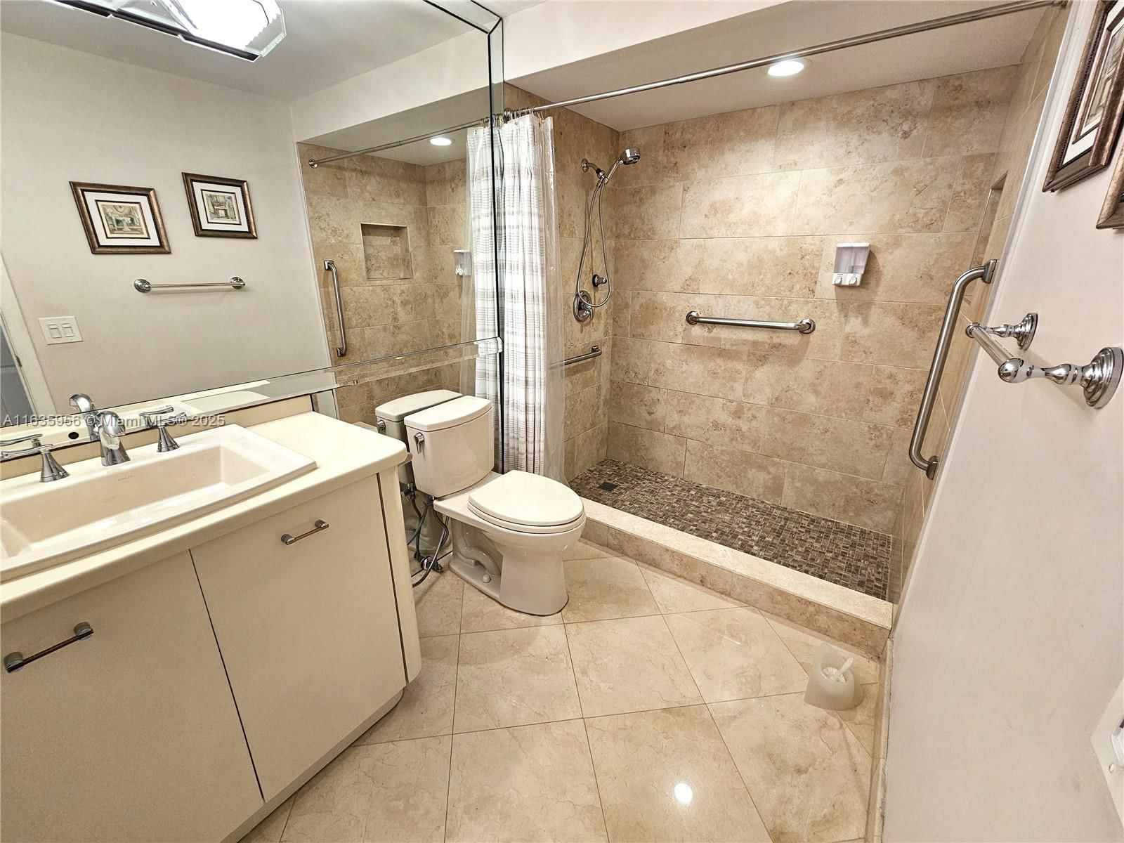 Real estate property located at 16300 Golf Club Rd #801, Broward, Country Club Apts At Bona, Weston, FL