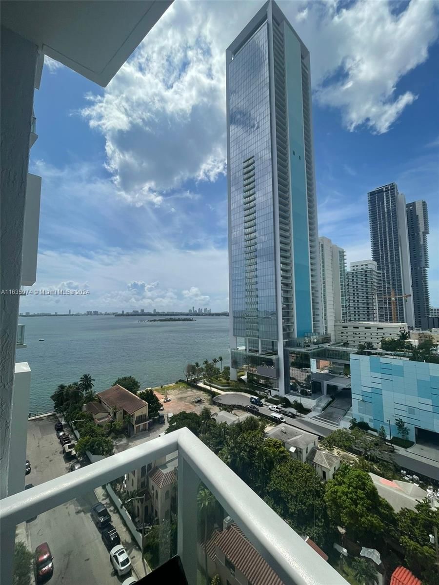 Real estate property located at 601 27th St #1206, Miami-Dade, THE CRIMSON CONDO, Miami, FL