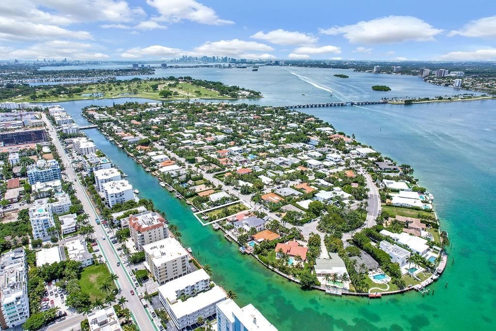 Real estate property located at 10201 Broadview Dr, Miami-Dade, BAY HARBOR ISLAND, Bay Harbor Islands, FL