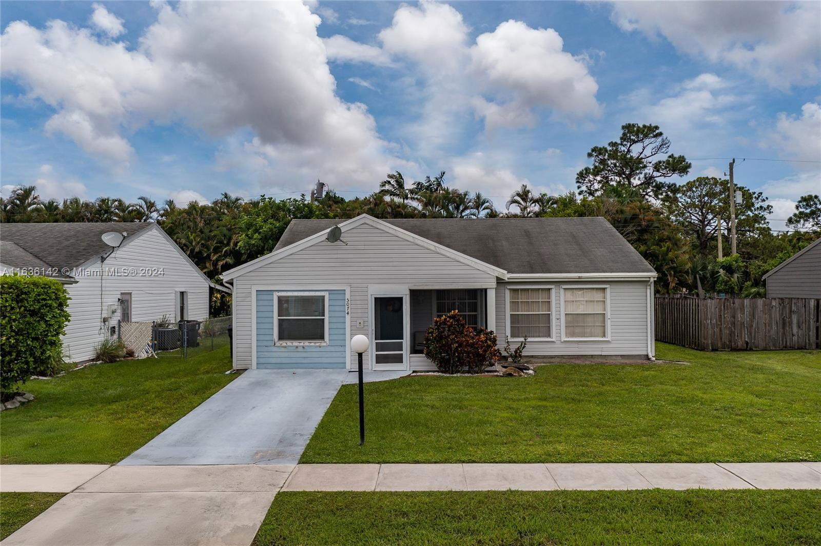 Real estate property located at 5074 Canal Cir E, Palm Beach, COUNTRYWOOD 5, Lake Worth, FL