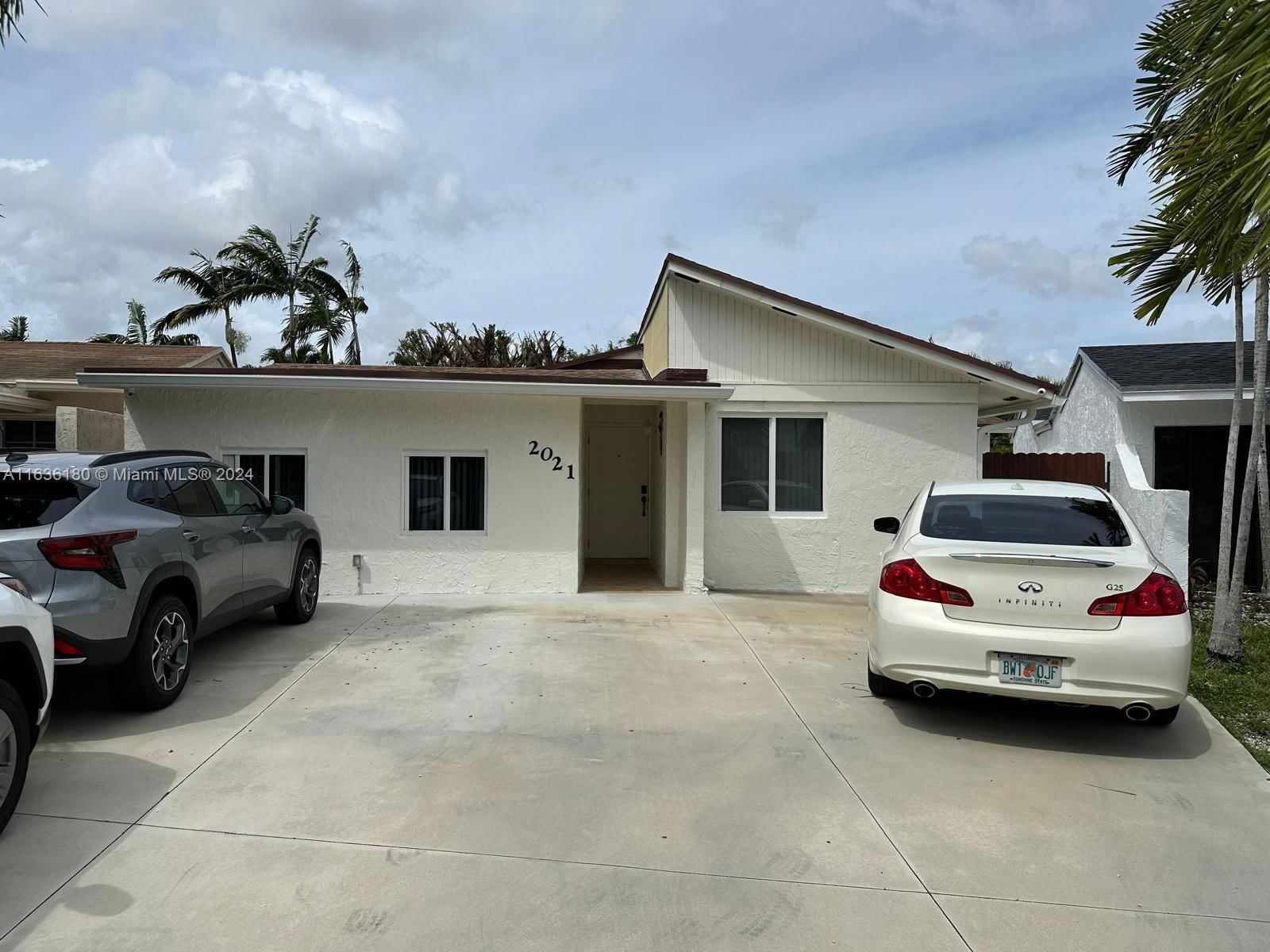 Real estate property located at 2021 105th Ct, Miami-Dade, LES CHALETS, Miami, FL