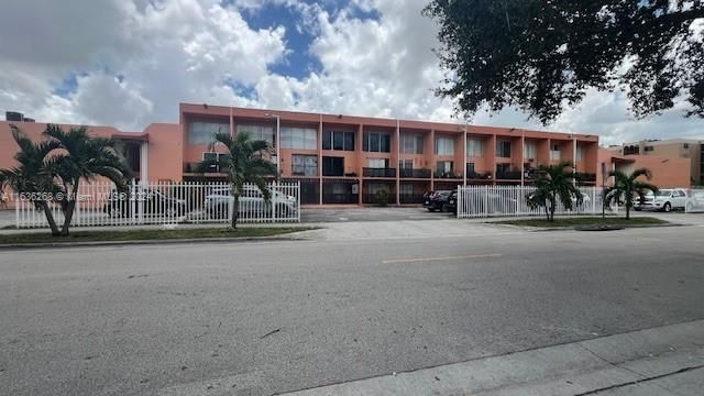 Real estate property located at 1300 47 PL #216B, Miami-Dade, BELLA VILLAS CONDO, Hialeah, FL