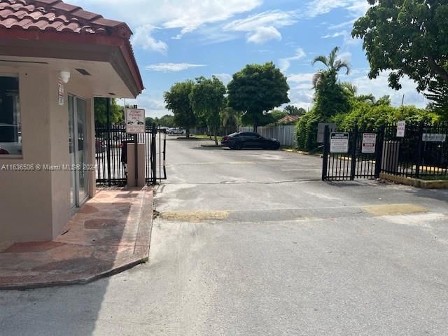 Real estate property located at 1900 68th St G201, Miami-Dade, LOS ARBOLES CONDO, Hialeah, FL