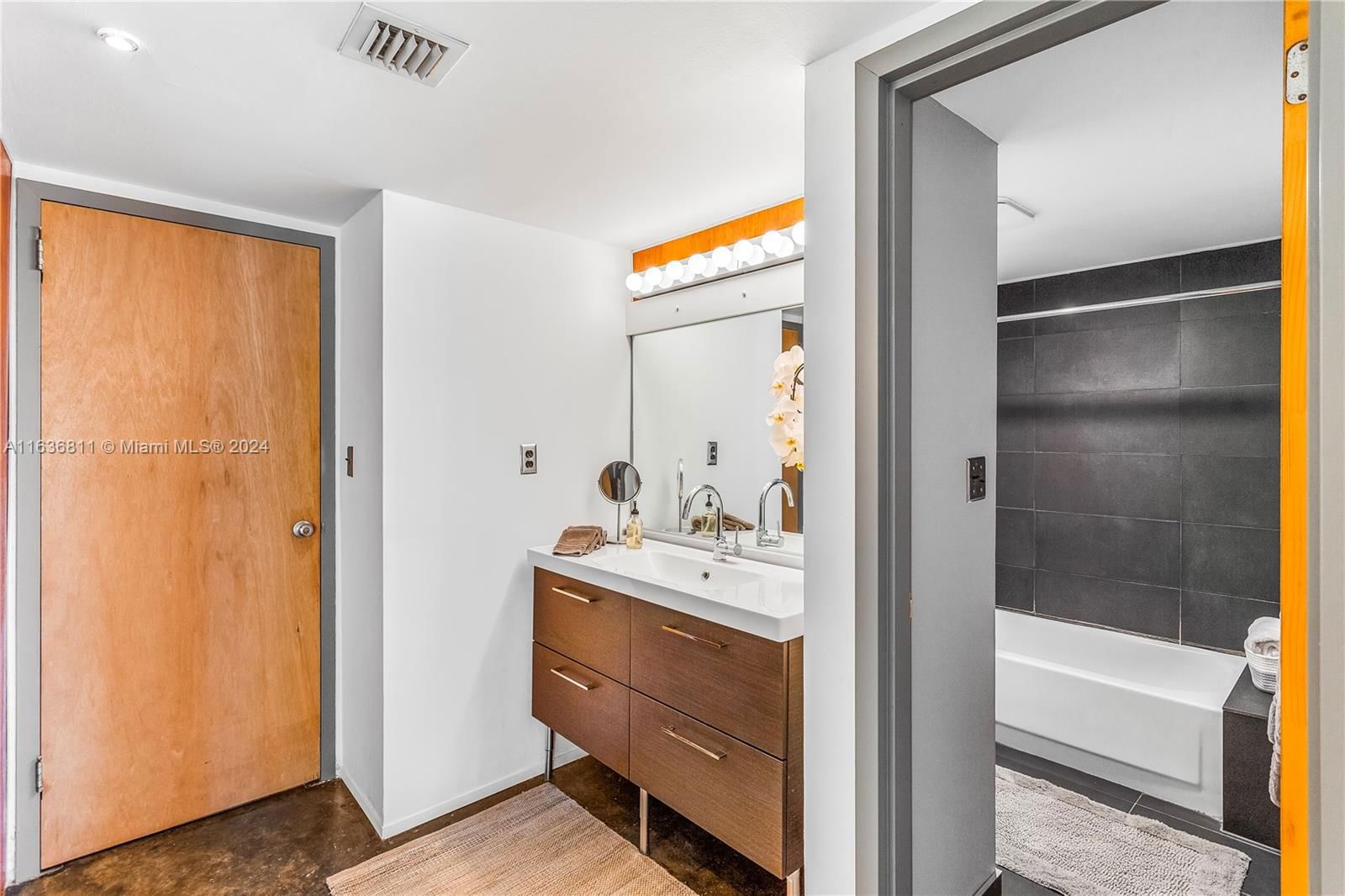 Real estate property located at 20100 Country Club Dr #5, Miami-dade, Bonavida Condo, Aventura, FL