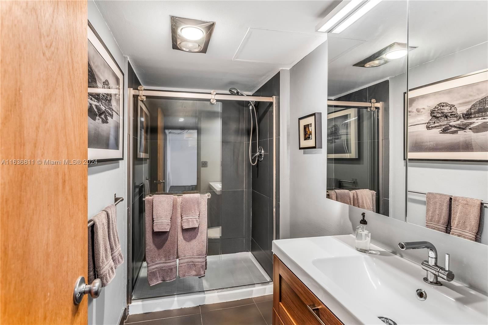 Real estate property located at 20100 Country Club Dr #5, Miami-dade, Bonavida Condo, Aventura, FL