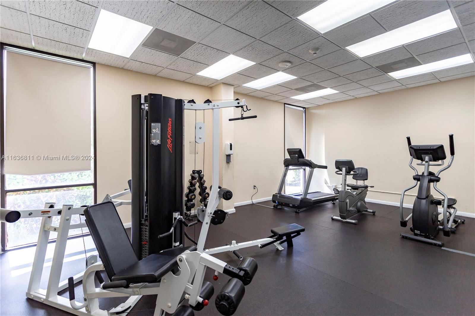 Real estate property located at 20100 Country Club Dr #5, Miami-dade, Bonavida Condo, Aventura, FL