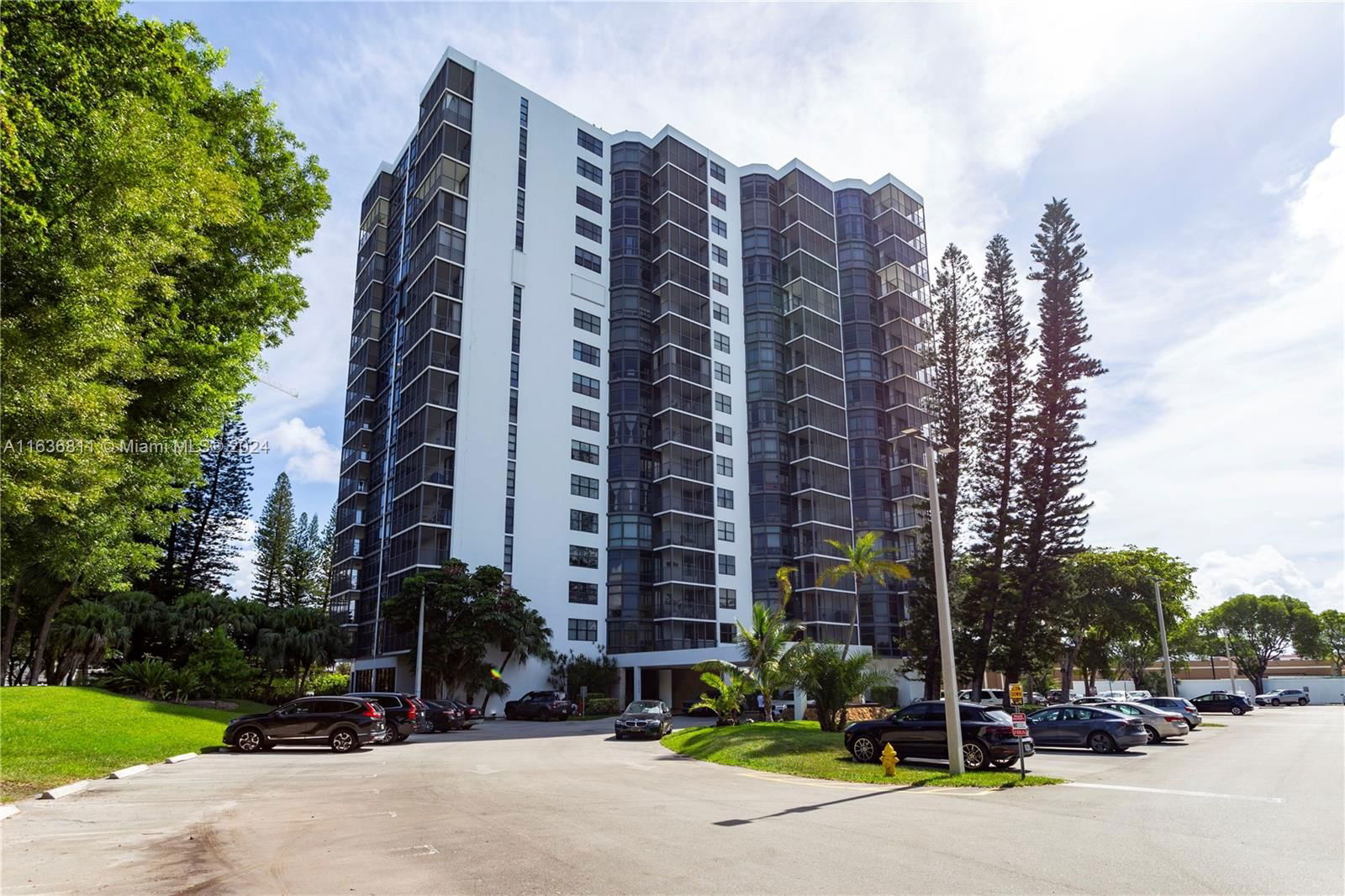 Real estate property located at 20100 Country Club Dr #5, Miami-dade, Bonavida Condo, Aventura, FL