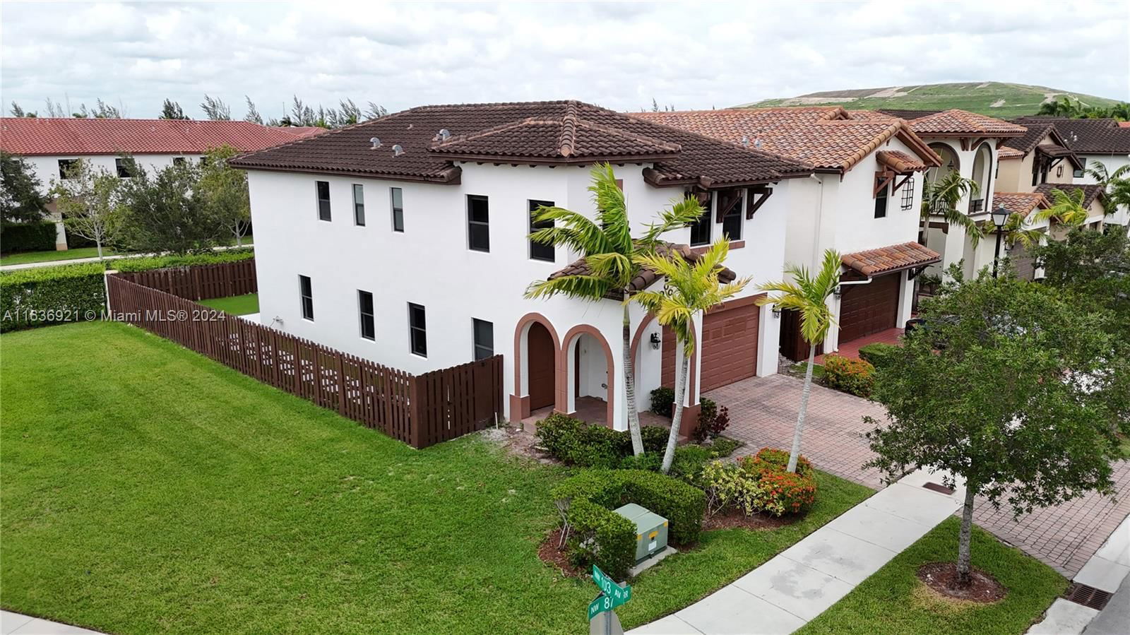 Real estate property located at 10275 87th Ter, Miami-Dade, GRAND BAY NORTH, Doral, FL