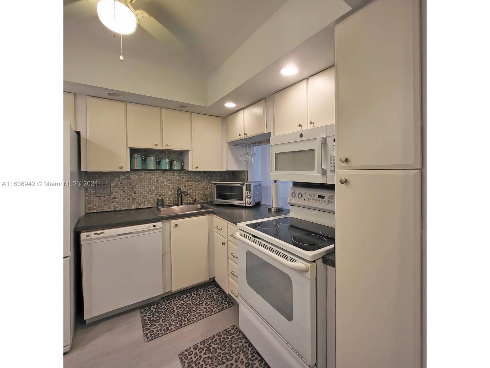 Real estate property located at 1825 Ocean Dr #206, Broward, Imperial Towers Condo, Hallandale Beach, FL