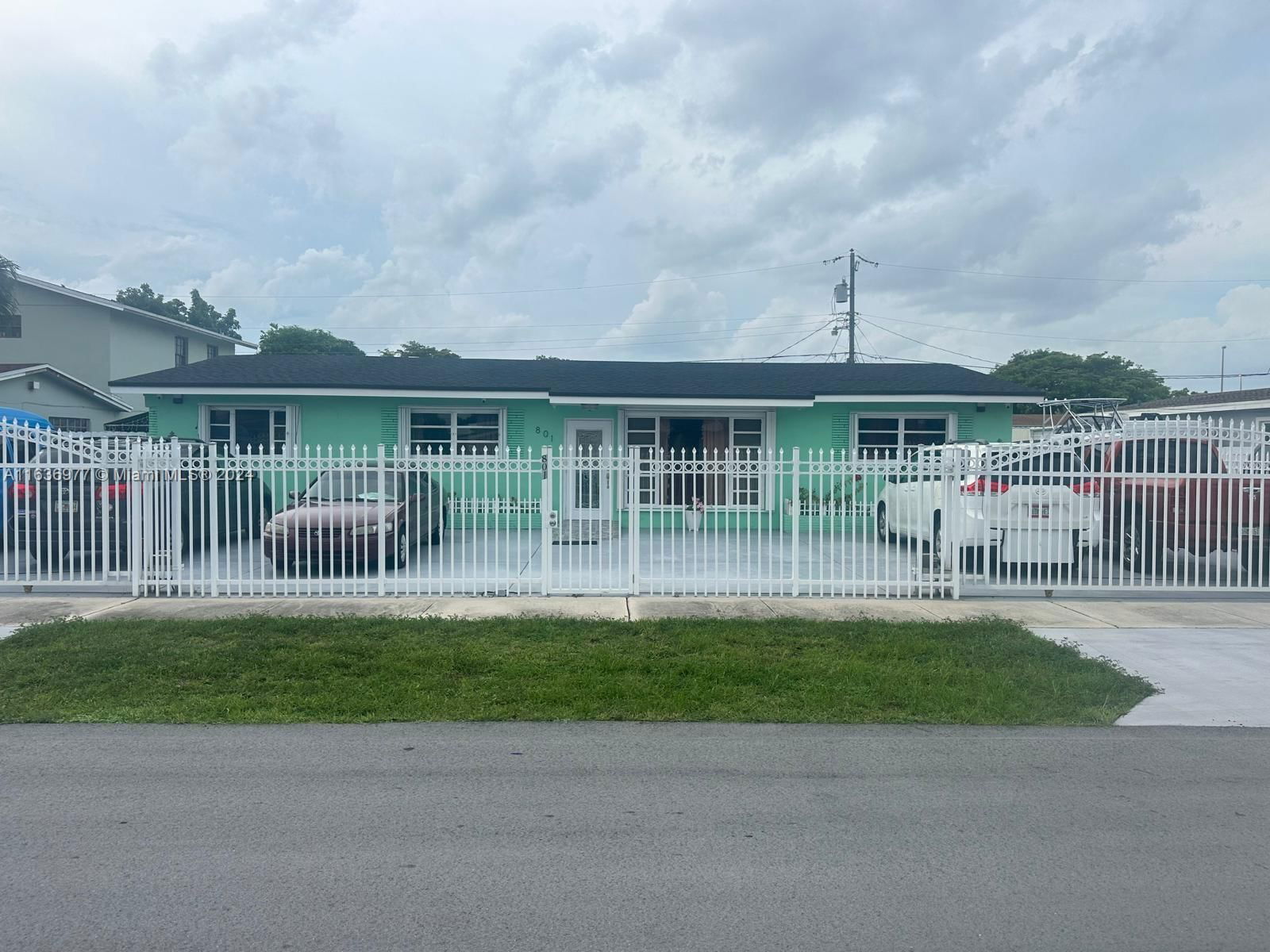 Real estate property located at 801 171st Ter, Miami-Dade, CRAVERO CLOVERLEAF ESTATE, Miami Gardens, FL