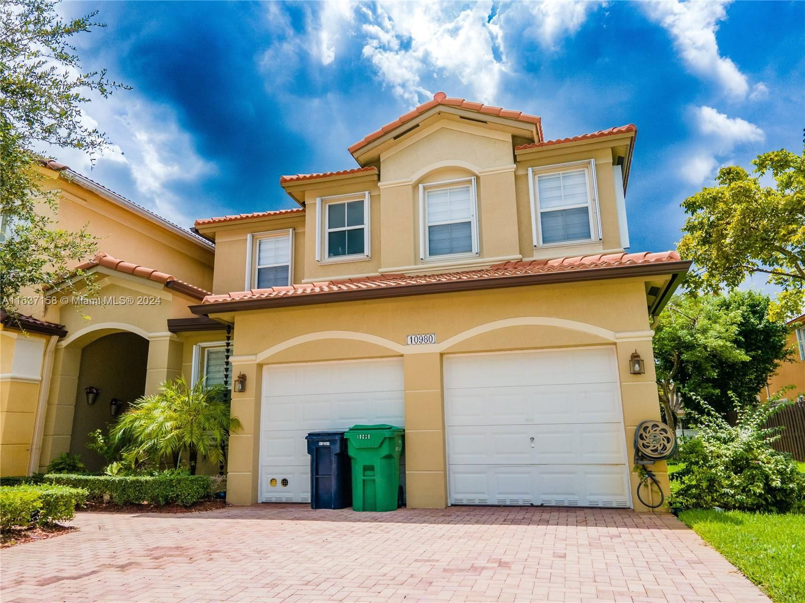 Real estate property located at 10980 87th Ln, Miami-Dade, ISLANDS AT DORAL TOWNHOME, Doral, FL