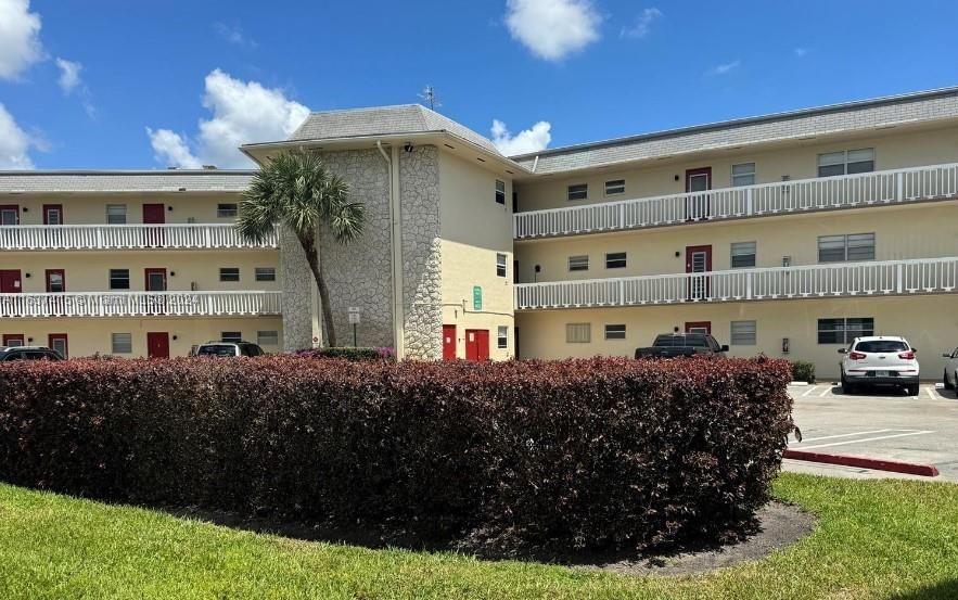 Real estate property located at 4411 16th St F204, Broward, FAIRFAX HALL CONDO, Lauderhill, FL