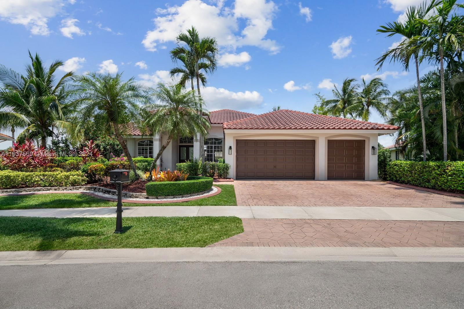 Real estate property located at 2522 Monterey Ct, Broward, SECTOR 7 - PARCELS F G H, Weston, FL